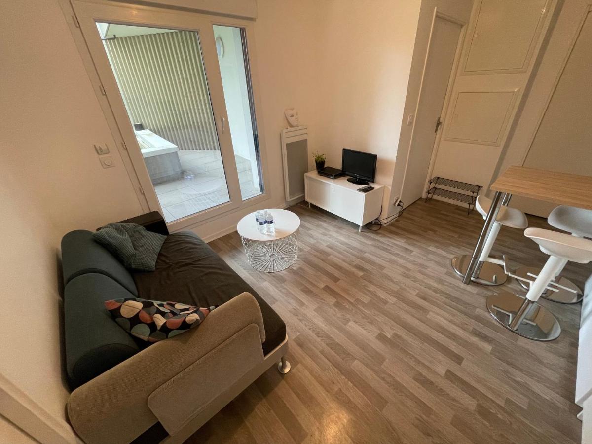 Gredi, Appt Avec Parking Et Terrasse A Caen Apartment Exterior photo